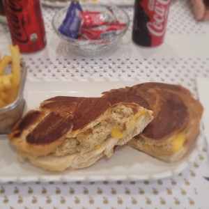 Tuna Melt / Papas Fritas