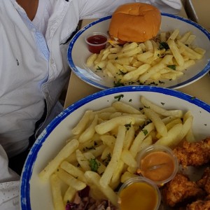 Platos Fuertes - HAMBURGUESA