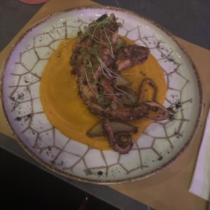 Pulpo al estilo mediterráneo 