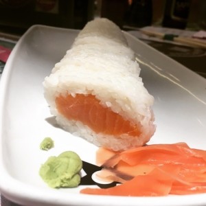 sushi de salmon sin alga