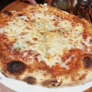 Pizza 4 quesos