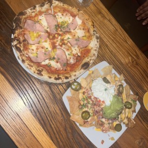 Pizza tropical y nachos de la rana