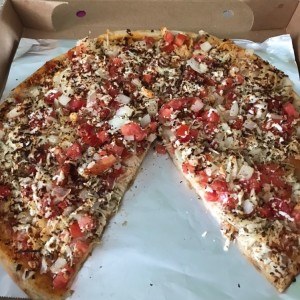 Pizza Pollo Especial con queso feta