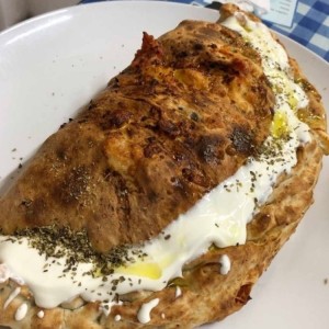 Calzone de peperonie, mozarella