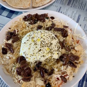 Ladopsomo regular con extra de Pollo, aceitunas y satziki