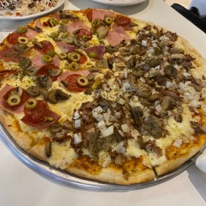 pizza mitad combinacion y mitad athens.