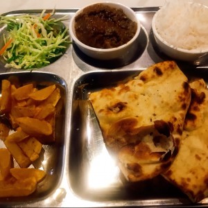 lunch de curry de carne