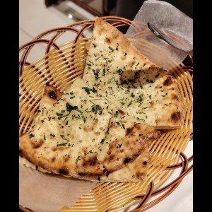 Naan de Queso y Ajo