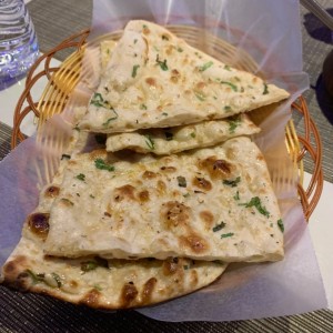 INDIAN BREADS - GARLIC NAAN