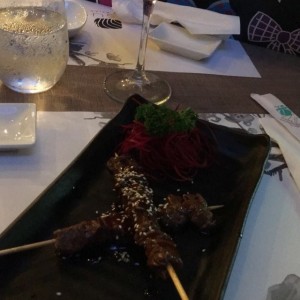 entrada pinchos de lomito