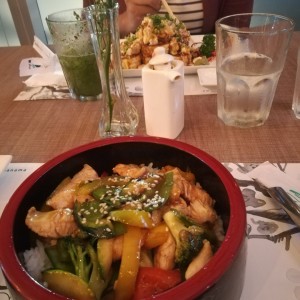 Vulcano y Pollo teriyaki
