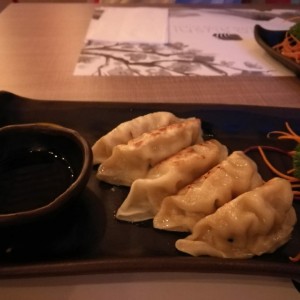 Entradas/Carpaccio - Gyoza (5 unidades)