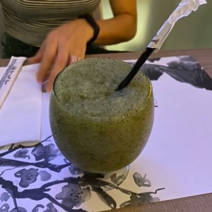 limonada con hierba buena