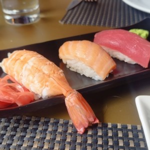 Nigiri - Maguro, eki y sake