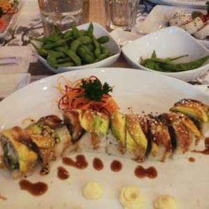 Sushi Dragon y Edamame