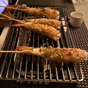 Brochetas de langostinos