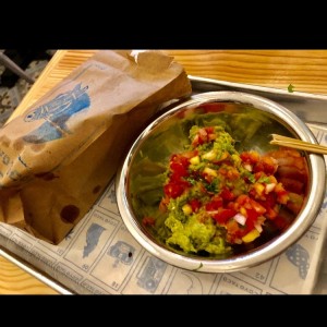 orden de guacamole y chips 