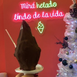 Dulce de leche granizado cubierto con chocolate 