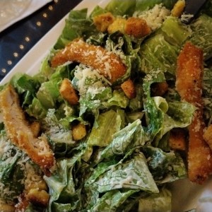 Ensalada Cesar con Pollo.
