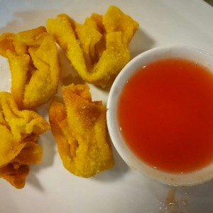 wanton frito relleno.