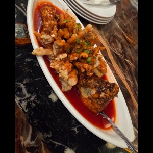 Robalo frito deshuesado con salsa agridulce