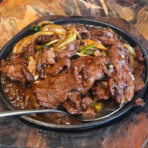 Carne o calamares a la plancha