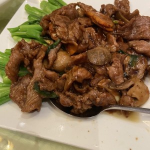 Carne con hoja de moztaza