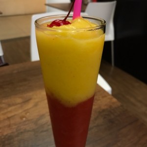 Frutas naturales de fresa y maracuya