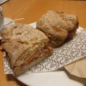 Sandwich Pastrami de la casa