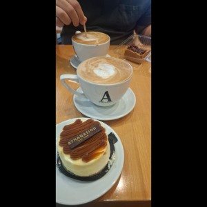cheesecake dulce de Leche y capuchino en Leche de almendra