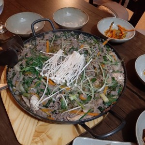 cacerola de bulgogi con fideos de camote 