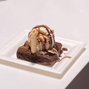 Browni con helado