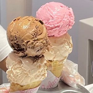 Doble helado fresa vainilla chocolate