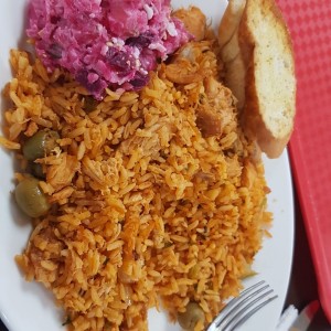 arroz con pollo y ensalada de feria