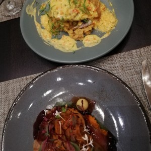 corvina en salsa de ajo y lomo en salsa especial de ron abuelo y tamal de olla