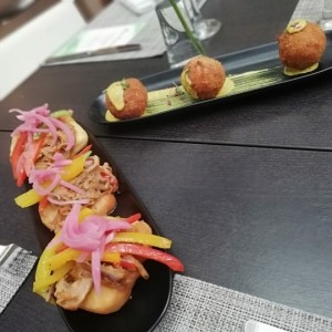 Croquetas de bacalao y hojaldre con ropa vieja.