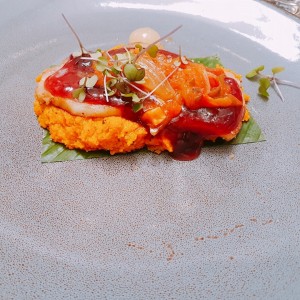 Lomo de cerdo con tamal de olla