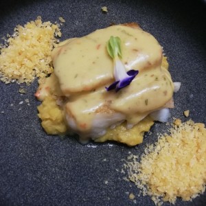 corvina en salsa cremosa de ajo