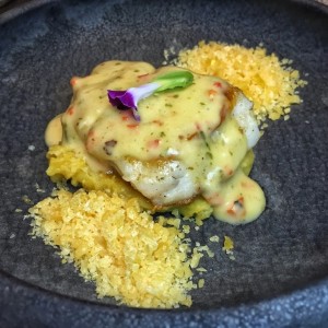 Corvina en salsa cremosa de ajo
