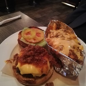 Burgers - Chilibre Burger con chilli fries 