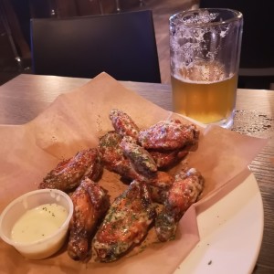 Wings Garlic Parmesano. 