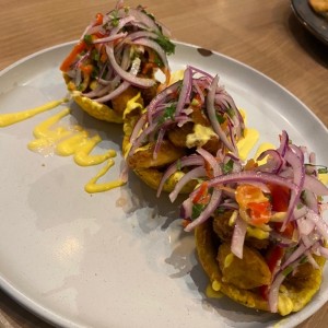Piqueos Latinoamericanos - Patacones Acevichados