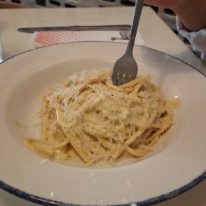 Bucatini Cacio E Pepe