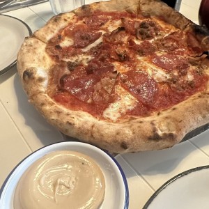 Pizzas Tradicionales - Pizza Carnivor
