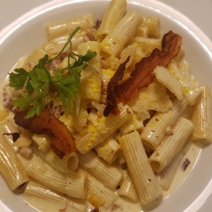 Pasta corta ni carbonara ni