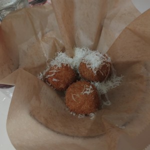 ARANCINI DI CACCIO E PEPE