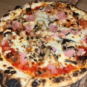 Piezas Tradicionales - Pizza Prosciutto Funghi