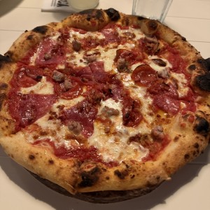 Pizzas Tradicionales - Pizza Carnivor