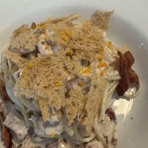 Rigatoni Ni Carbonara Ni Alfredo con pollo