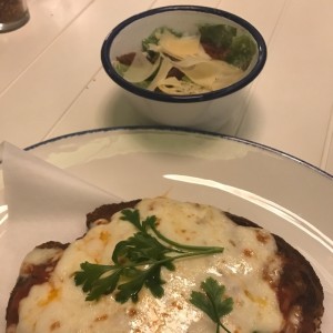 milanesa de pollo parmigiana